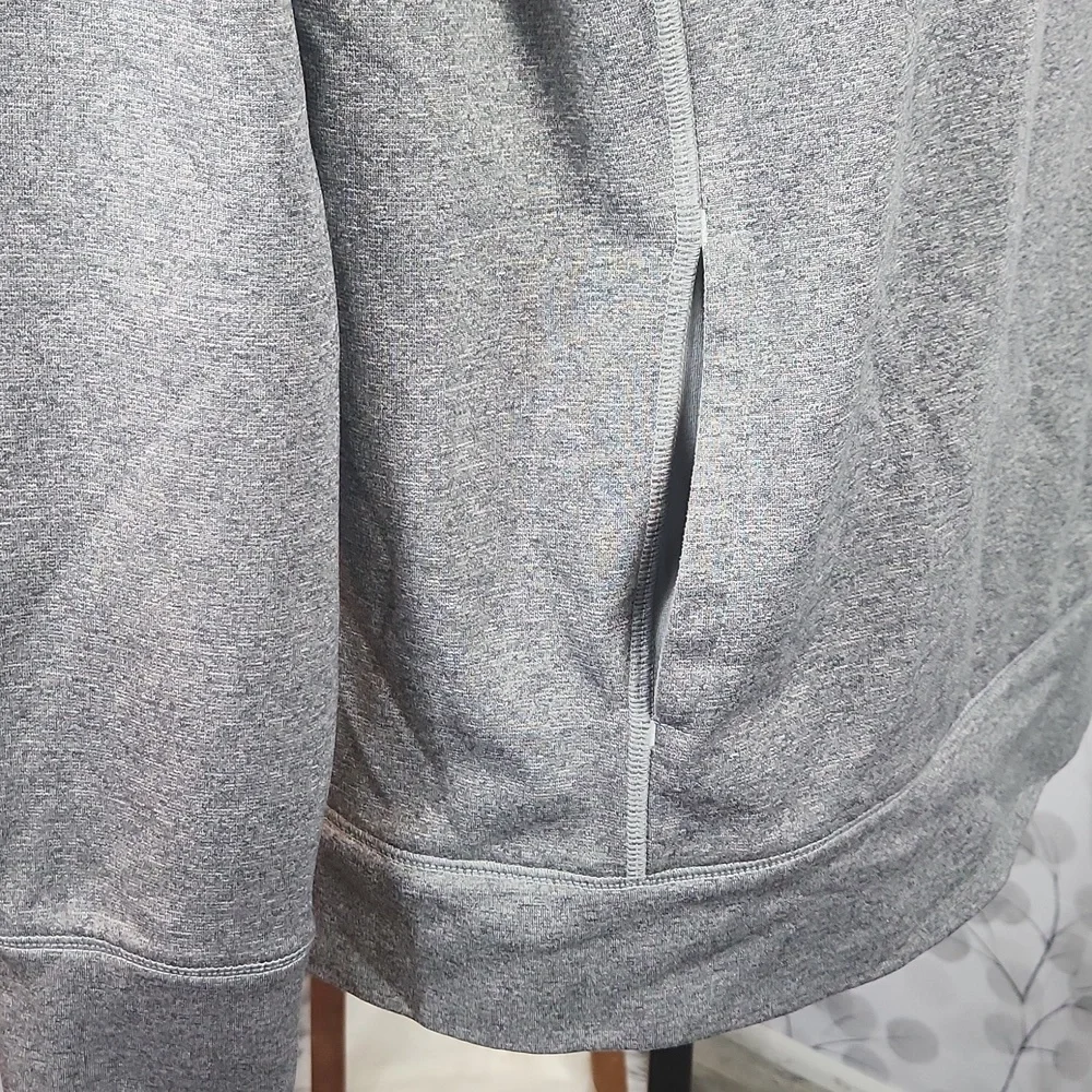 The North Face Sweatshirt - Picture 8 of 11